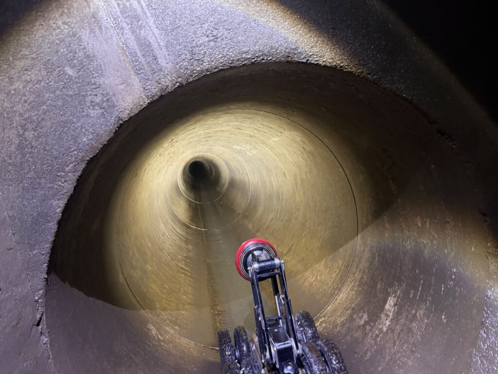 Crawler CCTV survey of a 900 mm surface-water sewer in Cumbernauld