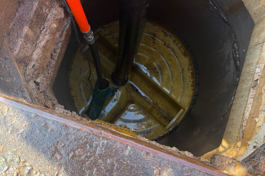 Jet-vac cleaning of a surface-water drainage line